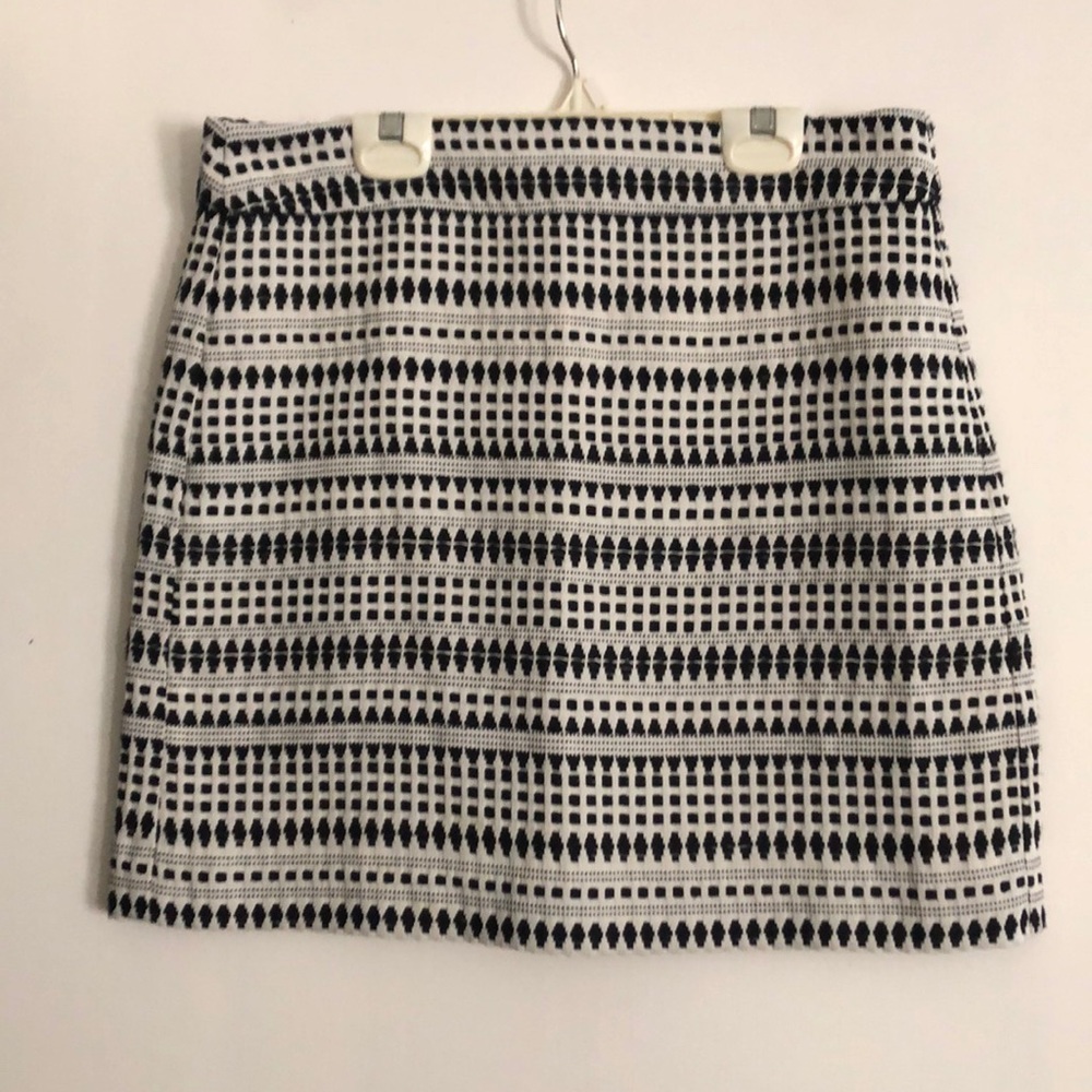 Geometric pattern skirt